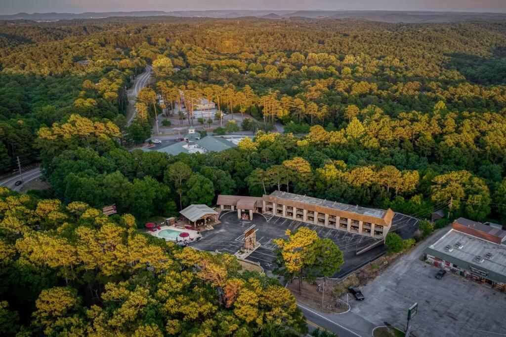Stonegate Lodge 2 Queen Beds Fast Wifi 50" Tv Salt Water Pool Room #207 Eureka Springs Exterior photo