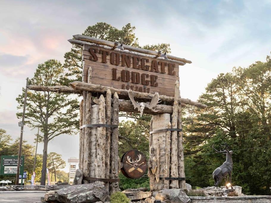 Stonegate Lodge 2 Queen Beds Fast Wifi 50" Tv Salt Water Pool Room #207 Eureka Springs Exterior photo
