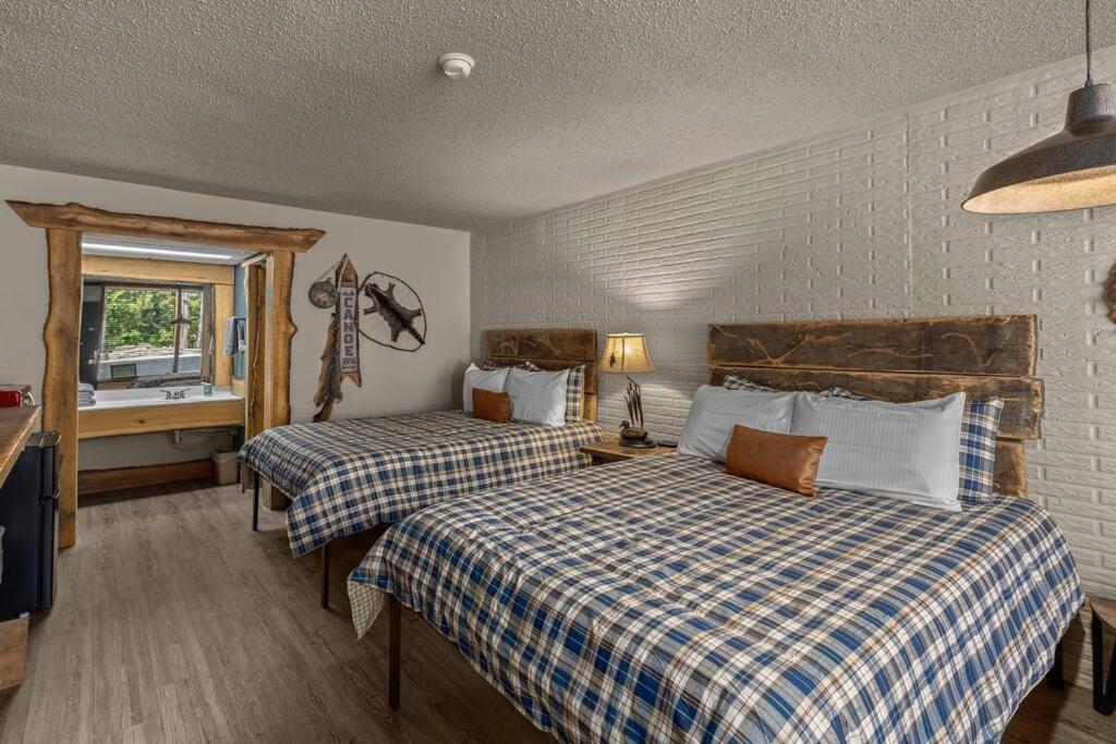 Stonegate Lodge 2 Queen Beds Fast Wifi 50" Tv Salt Water Pool Room #207 Eureka Springs Exterior photo