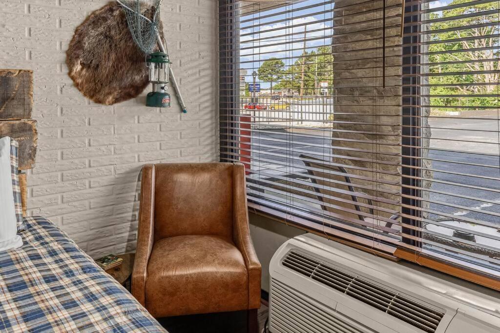 Stonegate Lodge 2 Queen Beds Fast Wifi 50" Tv Salt Water Pool Room #207 Eureka Springs Exterior photo